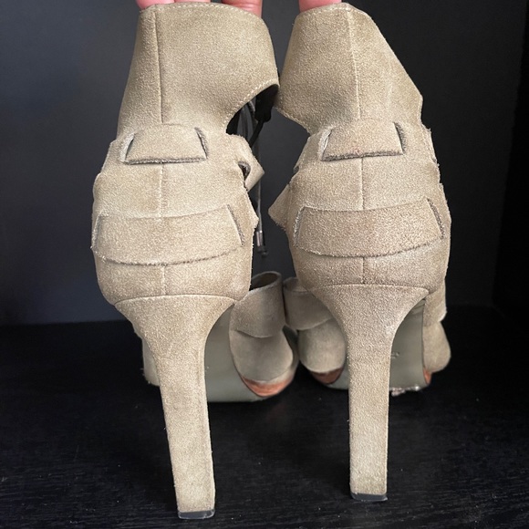 Authentic Gucci - Picture 4 of 6